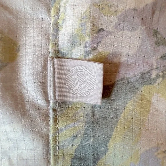 Lululemon Airing Easy Camp Collar Shirt Short Sleeve Lightweight Men Size XL - Picture 7 of 9